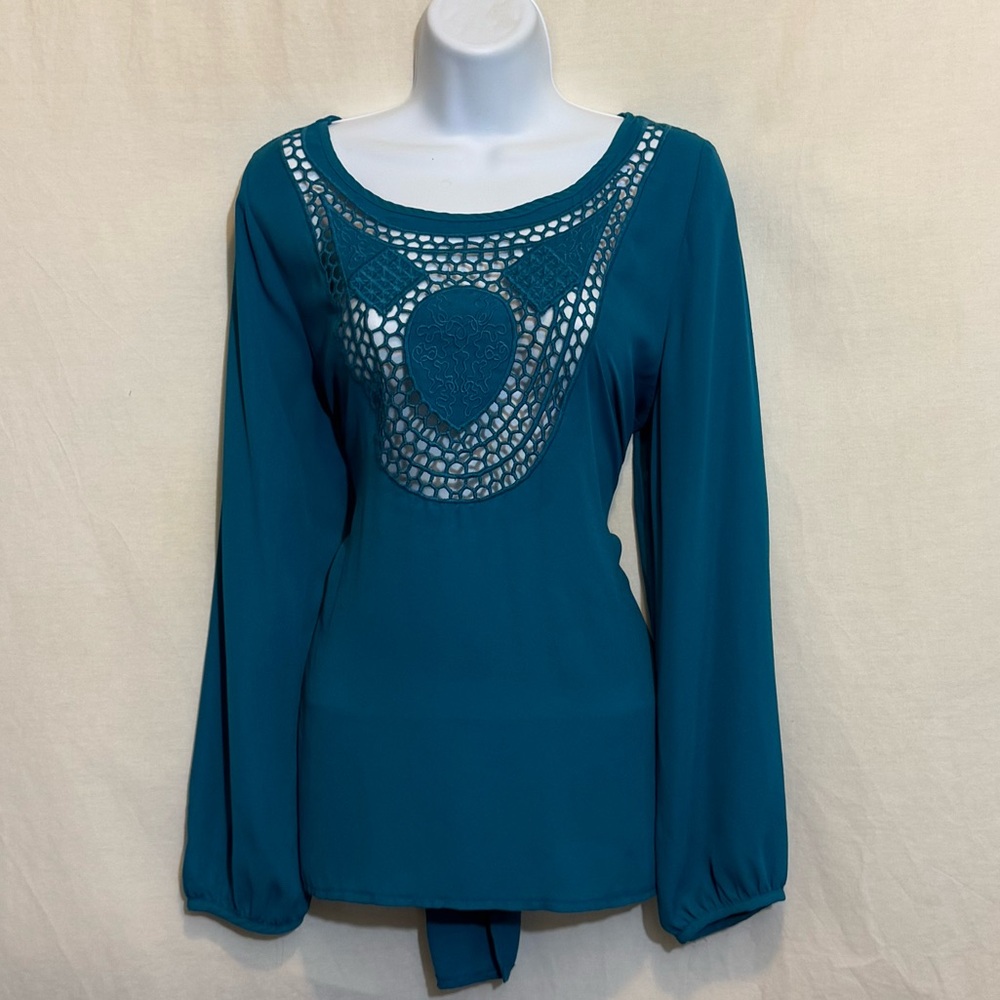 C-197 Ya Los Angeles Teal Embroidered Lace High Low Long Sleeve‎ Blouse Size L